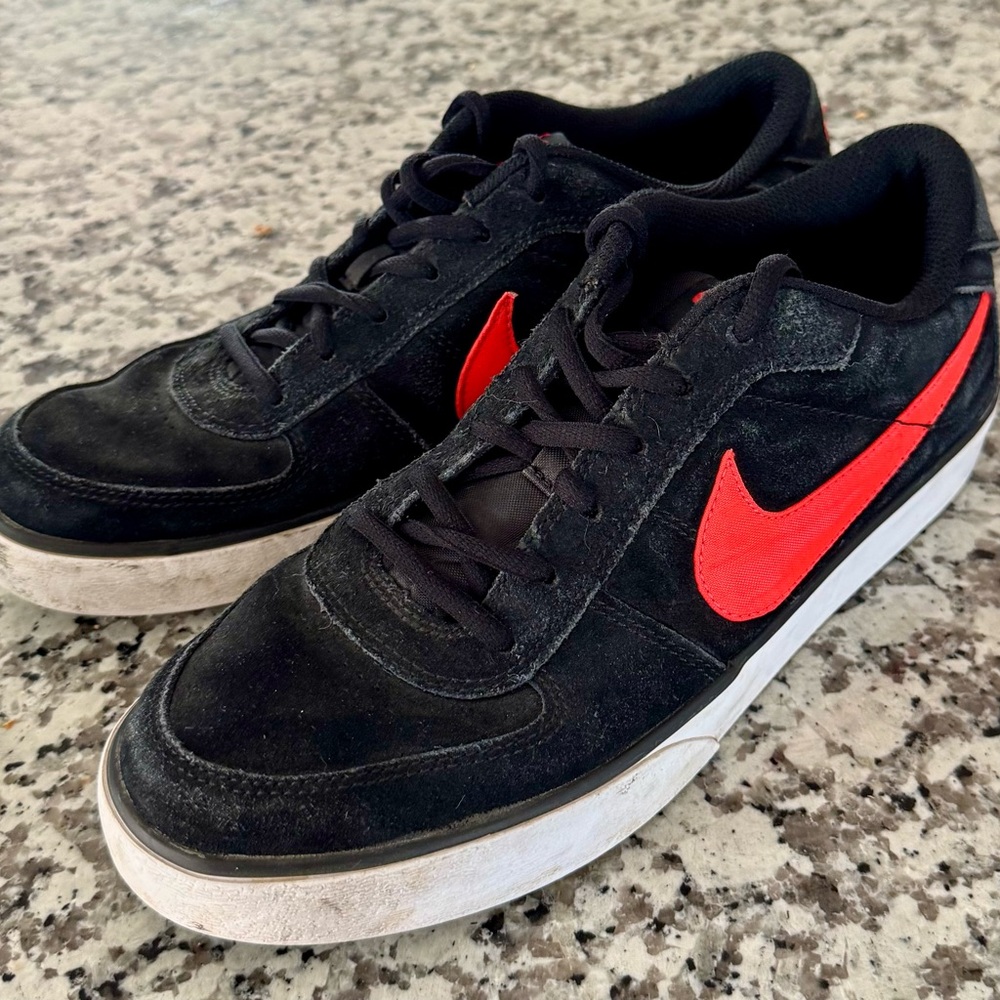 Nike MAVRK Low Rise Sneakers Skate Size 8.5 US